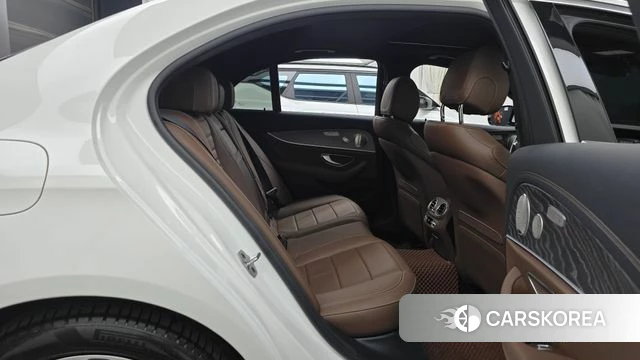 Mercedes-Benz E-Class W213 2022 Белый из Кореи, фото 2