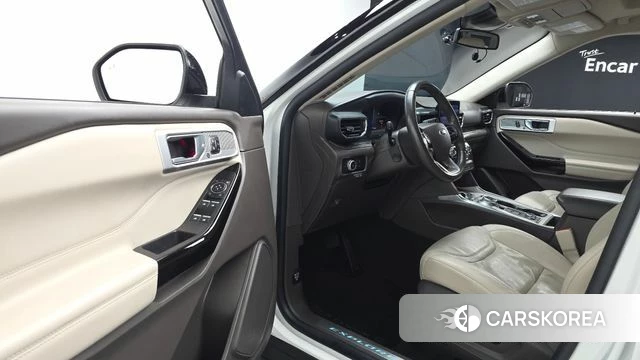 Ford Explorer 6th Generation 2022 Белый из Кореи, фото 2