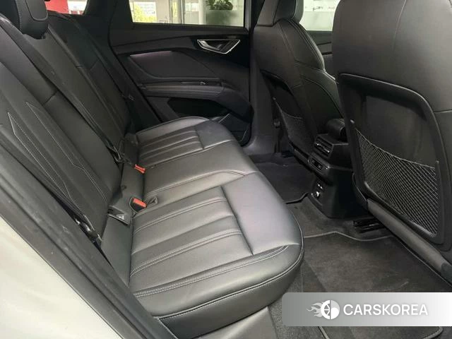 Audi Q4 2024 Белый из Китая, фото 2