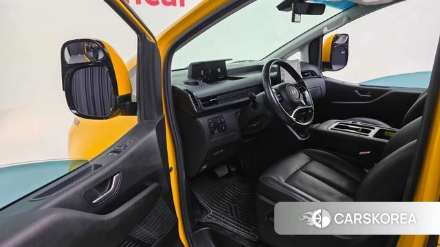 Hyundai Staria 2024 Желтый из Кореи, фото 2