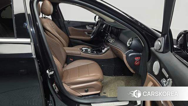 Mercedes-Benz E-Class W213 2018 Черный из Кореи, фото 2