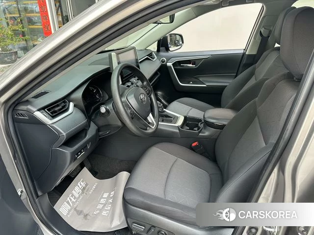 Toyota RAV4 2021 Серебристо-серый из Китая, фото 2