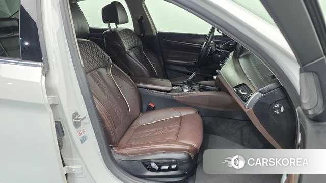 BMW 5 Series (G30) 2020 Белый из Кореи, фото 2