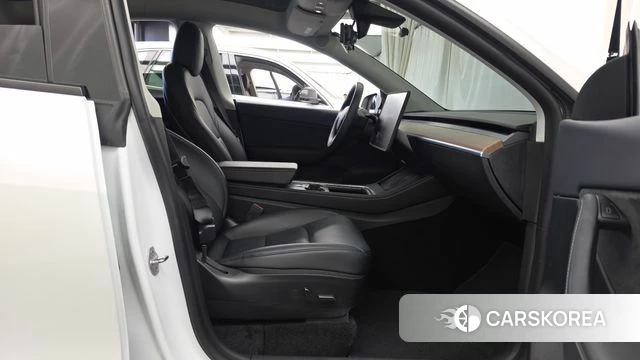 Tesla Model Y 2022 Белый из Кореи, фото 2
