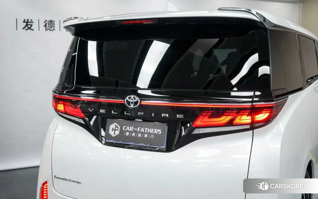 Toyota Vellfire 2023 Белый из Китая, фото 2