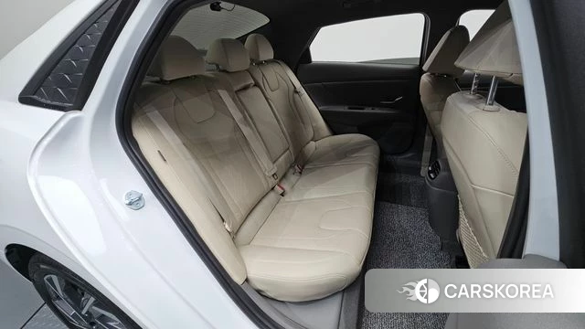 Hyundai The New Avante (CN7) 2023 Белый из Кореи, фото 2