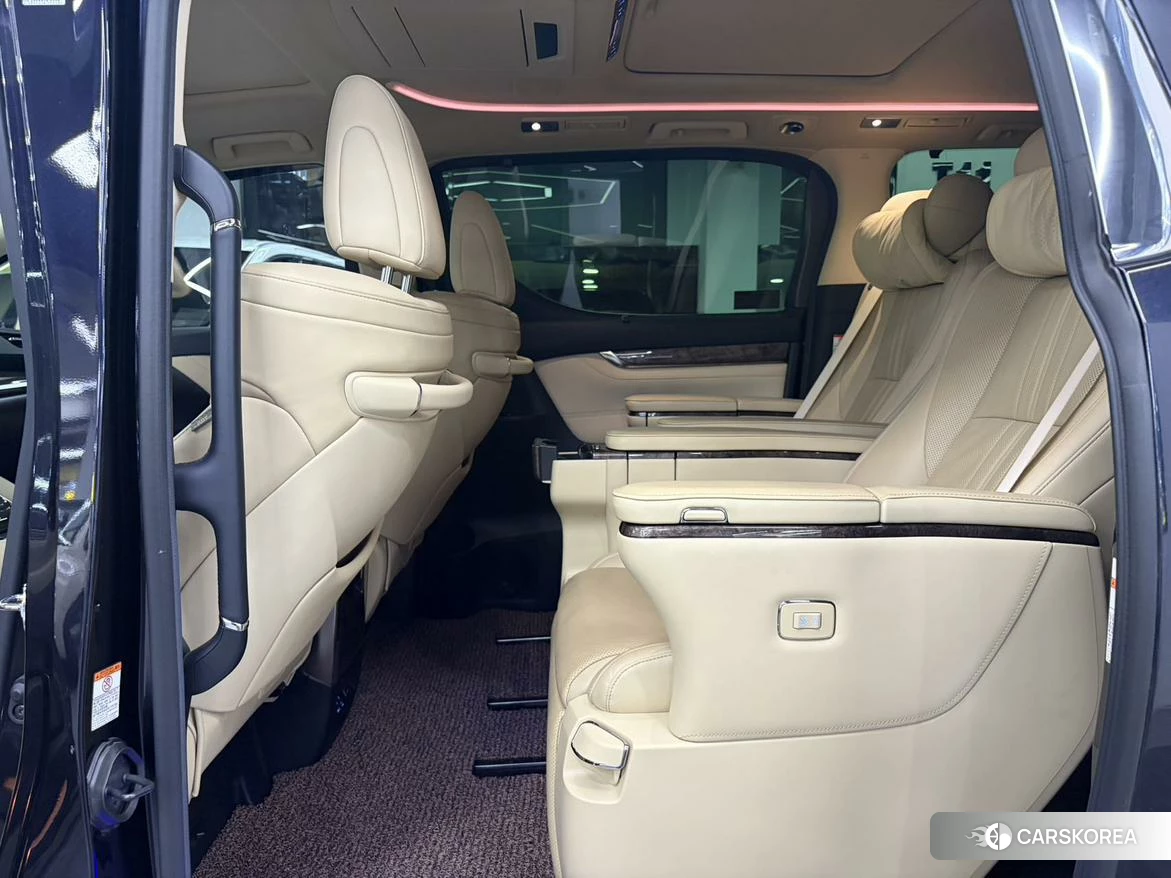 Toyota Vellfire 2021 Черный из Китая, фото 2