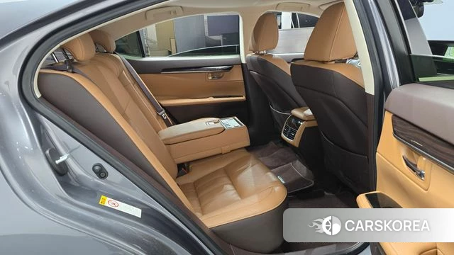 Lexus New ES300h 2018 Серый из Кореи, фото 2