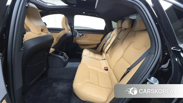 Volvo S90 2023 Черный из Кореи, фото 2
