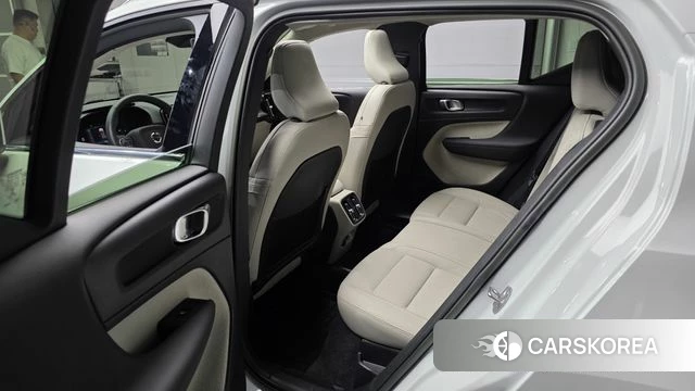 Volvo XC40 2022 Белый из Кореи, фото 2