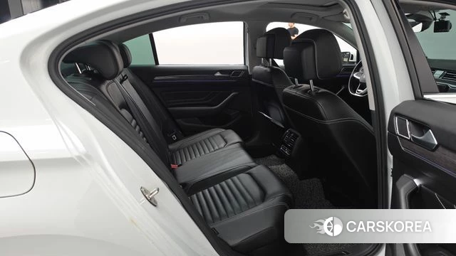 Volkswagen Passat GT (B8) 2022 Белый из Кореи, фото 2