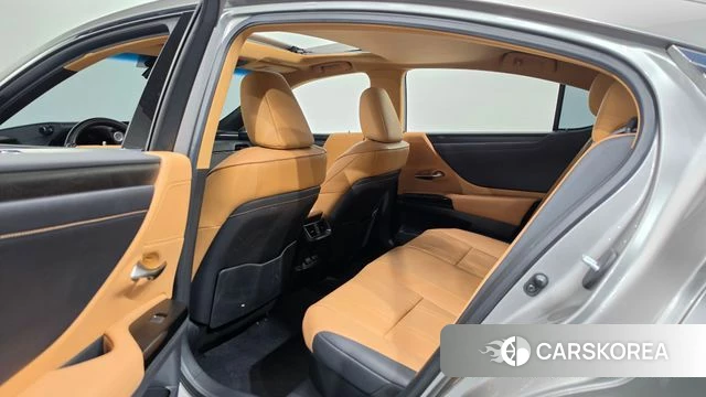 Lexus ES300h 7th generation 2021 Серый из Кореи, фото 2
