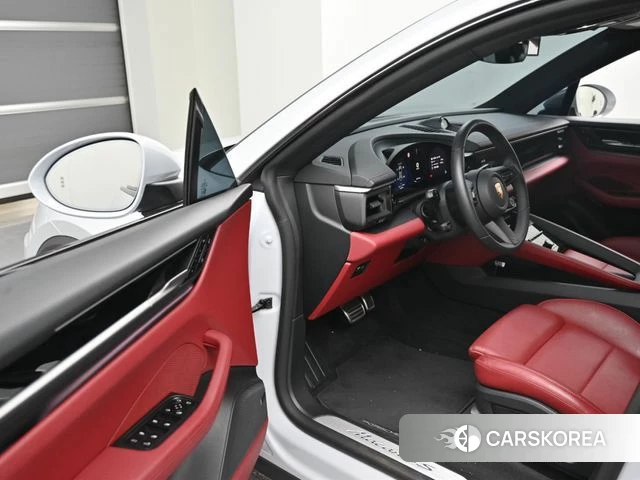 Porsche Makan EV 2025 Белый из Кореи, фото 2