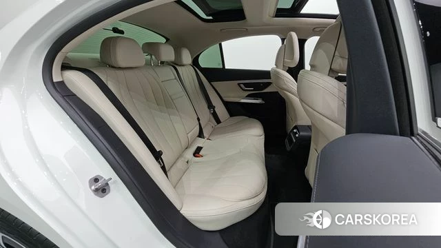 Mercedes-Benz E-Class W214 2025 Белый из Кореи, фото 2