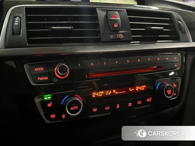 BMW 3 Series (F30) 2018 Белый из Кореи, фото 2