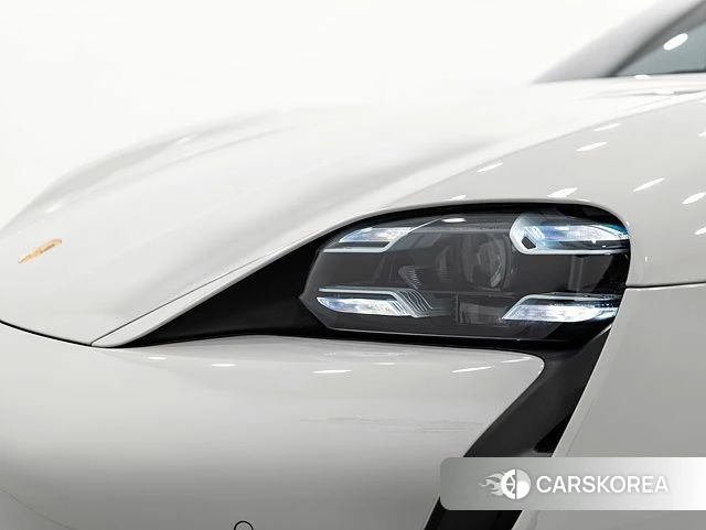 Porsche Taycan 2024 Жемчужный цвет из Кореи, фото 2