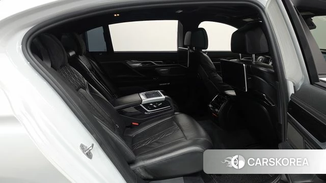 BMW 7 Series (G11) 2018 Белый из Кореи, фото 2