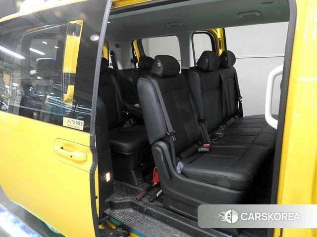 Hyundai Staria 2025 Желтый из Кореи, фото 2