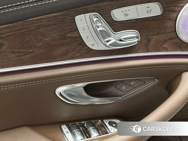 Mercedes-Benz E-Class 2023 Черный из Китая, фото 2