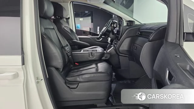 Hyundai Staria 2022 Белый из Кореи, фото 2