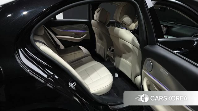Mercedes-Benz E-Class W213 2019 Черный из Кореи, фото 2