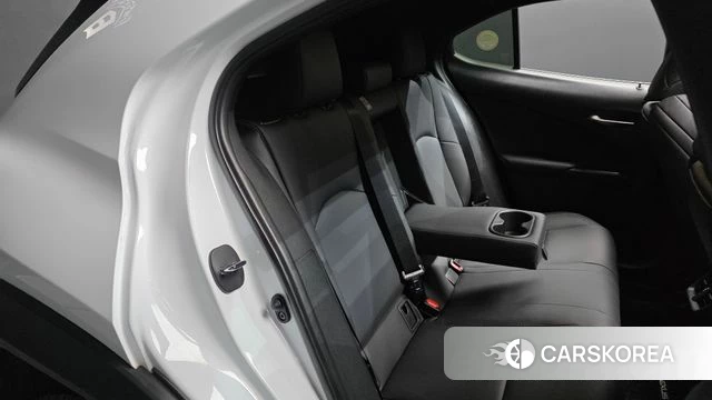 Lexus UX250h 2021 Белый из Кореи, фото 2