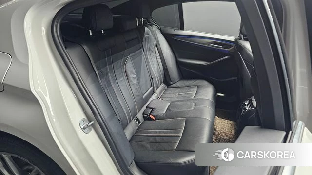 BMW 5 Series (G30) 2018 Белый из Кореи, фото 2