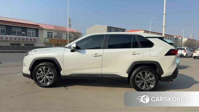 Toyota RAV4 2024 Белый из Китая, фото 2
