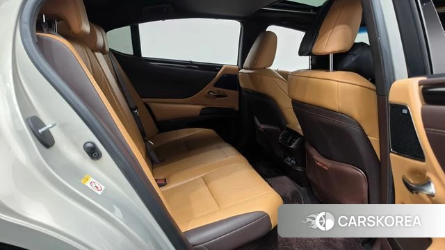 Lexus ES300h 7th generation 2018 Песочный из Кореи, фото 2