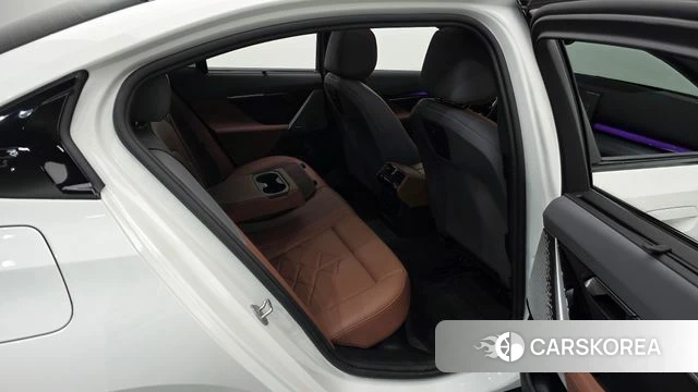 BMW 5 Series (G60) 2025 Белый из Кореи, фото 2