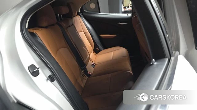 Lexus UX250h 2019 Белый из Кореи, фото 2