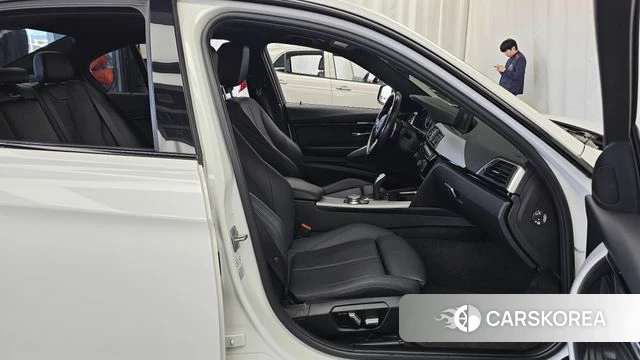 BMW 3 Series (F30) 2018 Белый из Кореи, фото 2