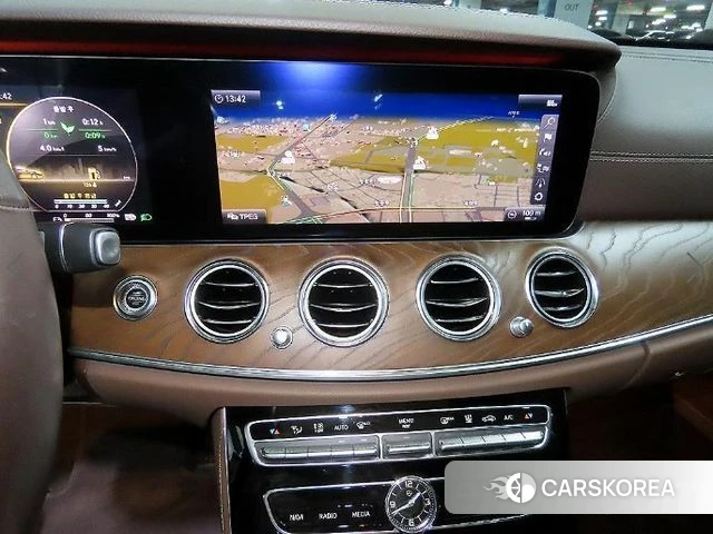 Mercedes-Benz E-Class W213 2019 Белый из Кореи, фото 2