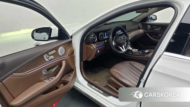 Mercedes-Benz E-Class W213 2019 Белый из Кореи, фото 2