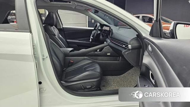 Hyundai The New Avante (CN7) 2023 Белый из Кореи, фото 2