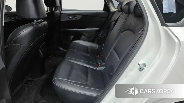 Kia The New K3 2nd generation 2021 Белый из Кореи, фото 2