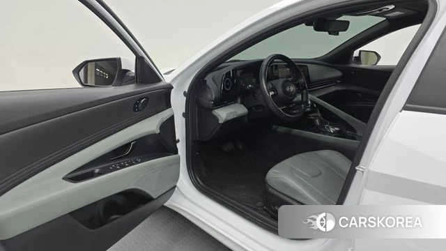 Hyundai The New Avante Hybrid (CN7) 2024 Белый из Кореи, фото 2