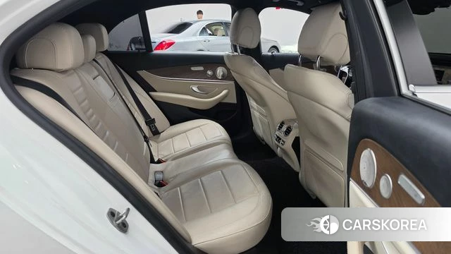 Mercedes-Benz E-Class W213 2021 Белый из Кореи, фото 2