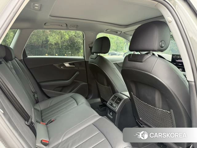 Audi A4L 2022 Темно-серый из Китая, фото 2