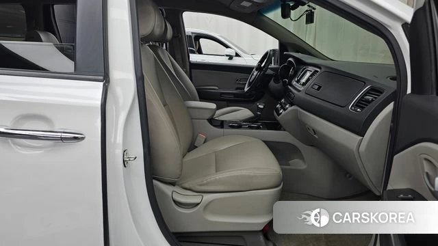 Kia The New Carnival 2019 Белый из Кореи, фото 2