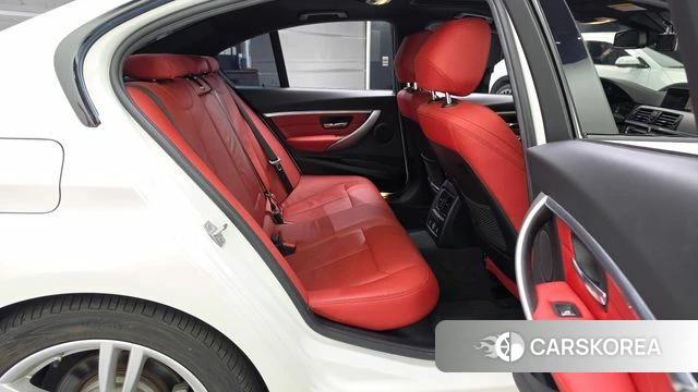 BMW 3 Series (F30) 2018 Белый из Кореи, фото 2