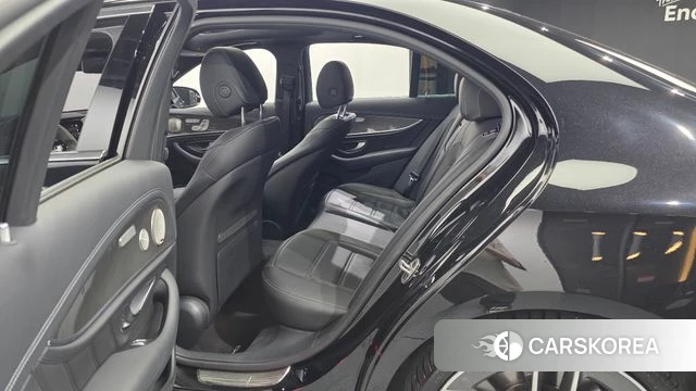 Mercedes-Benz E-Class W213 2021 Черный из Кореи, фото 2