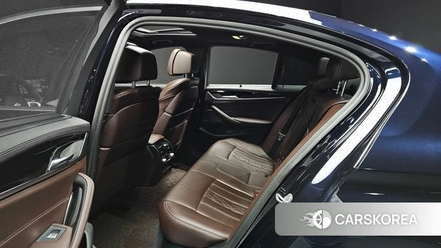 BMW 5 Series (G30) 2022 Черный из Кореи, фото 2