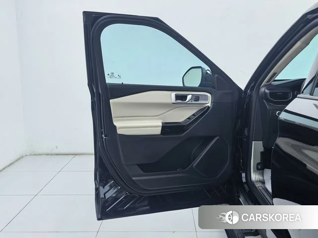 Ford Explorer 2021 Черный из Китая, фото 2