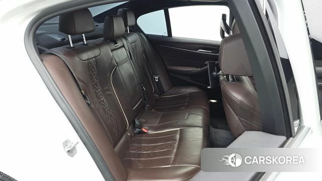 BMW 5 Series (G30) 2021 Белый из Кореи, фото 2