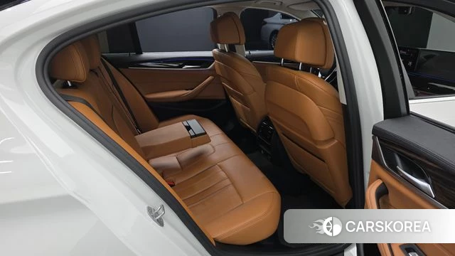 BMW 5 Series (G30) 2020 Белый из Кореи, фото 2