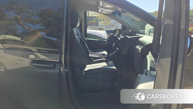 Hyundai Staria 2023 Серый из Кореи, фото 2