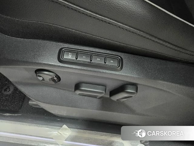 Volkswagen Tiguan second Generation 2023 Белый из Кореи, фото 2