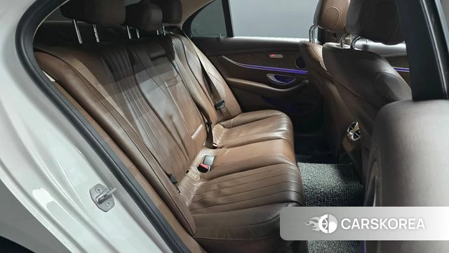 Mercedes-Benz E-Class W213 2018 Белый из Кореи, фото 2