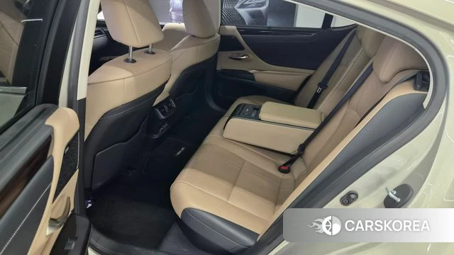 Lexus ES300h 7th generation 2019 Песочный из Кореи, фото 2